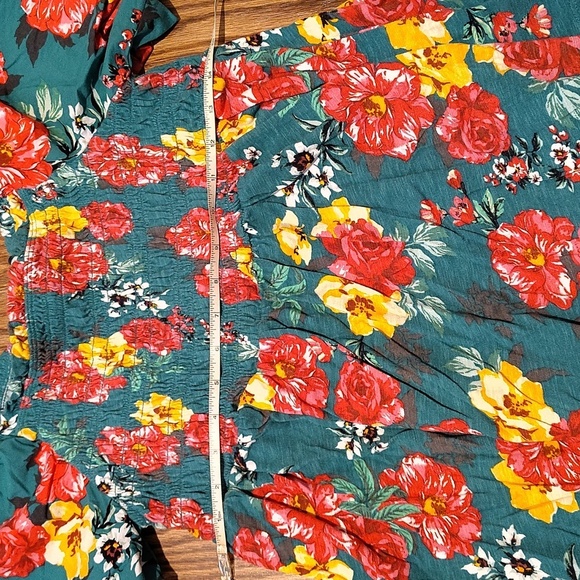 Torrid Ladies Floral Blouse,  Size M/L,  Torrid Summer Floral Top and Blouse - Picture 8 of 11